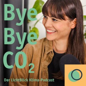 Podcast Cover von Bye Bye CO2 - Der LichtBlick Klima-Podcast mit Claire Oelkers